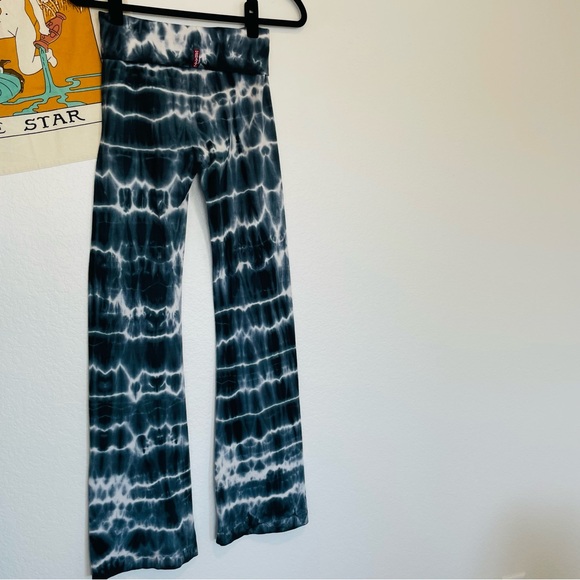 Hard Tail Monochrome Tie-Dye Flare Pants • Size: Small - Picture 4 of 5